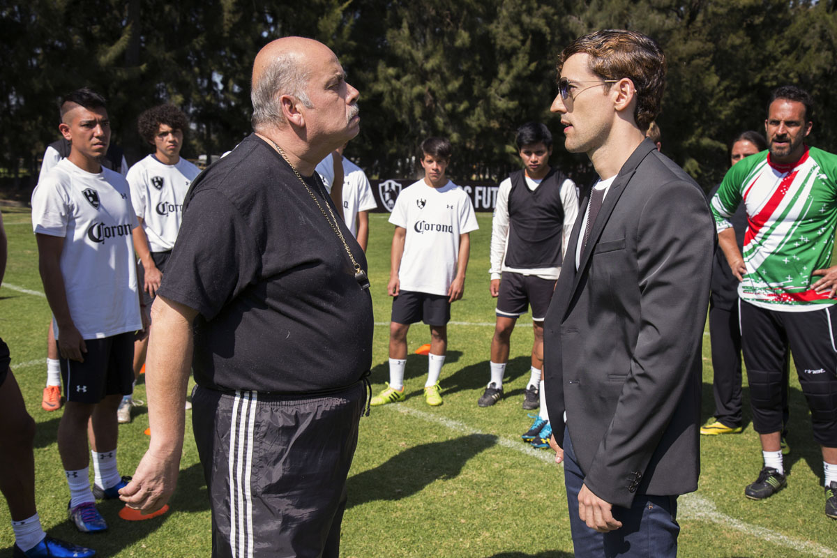 Club-de-Cuervos-netflix-critica-03