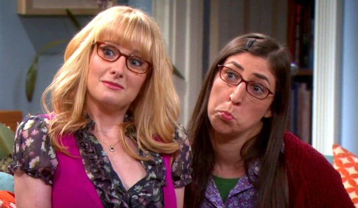Bernadette e Amy, respectivamente.