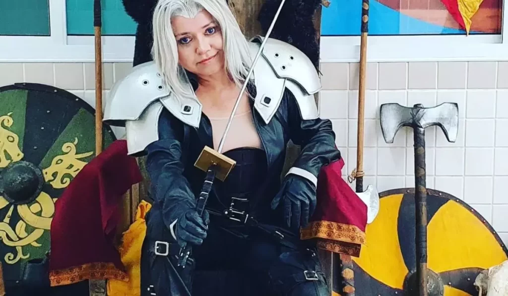 Maria Helena caracterizada como Sephiroth
