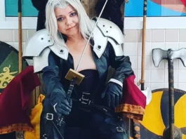 Maria Helena caracterizada como Sephiroth