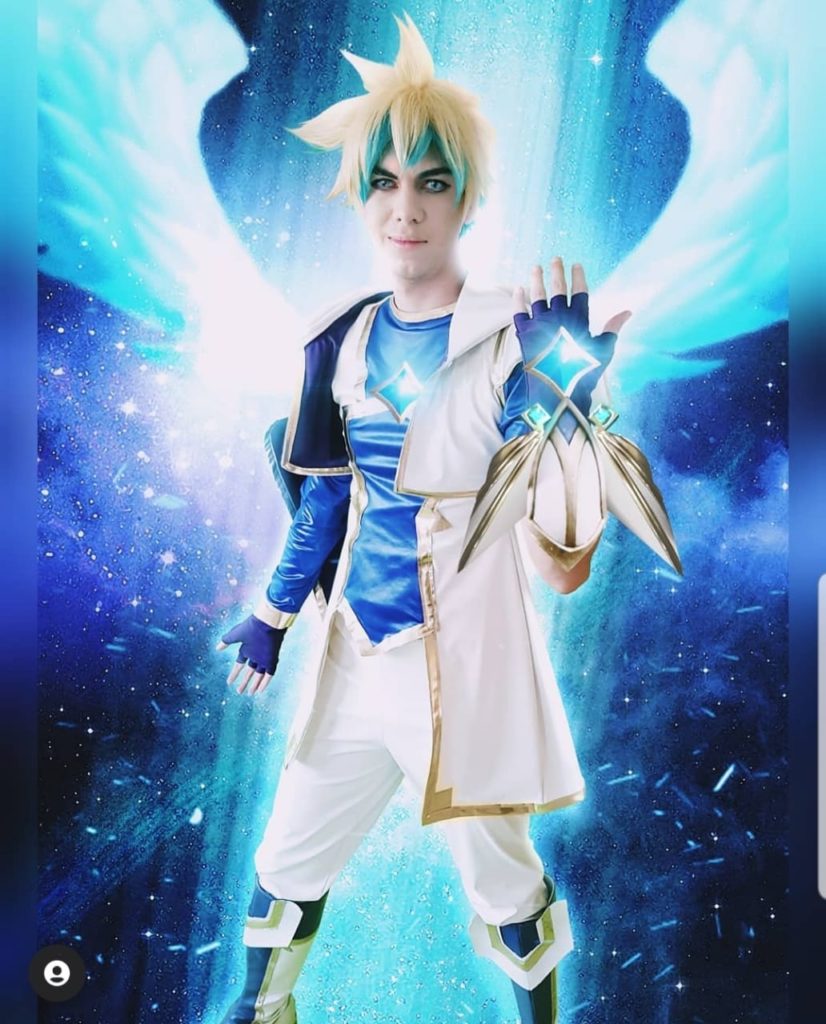 King Arthur com o cosplay de Ezreal (League of Legends)