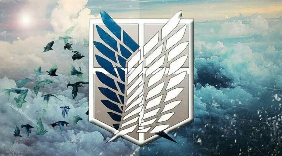 Logo da tropa da exploração com um par de asas, uma azul e outra branca, com um plano de fundo com nuvens e pássaros voando.