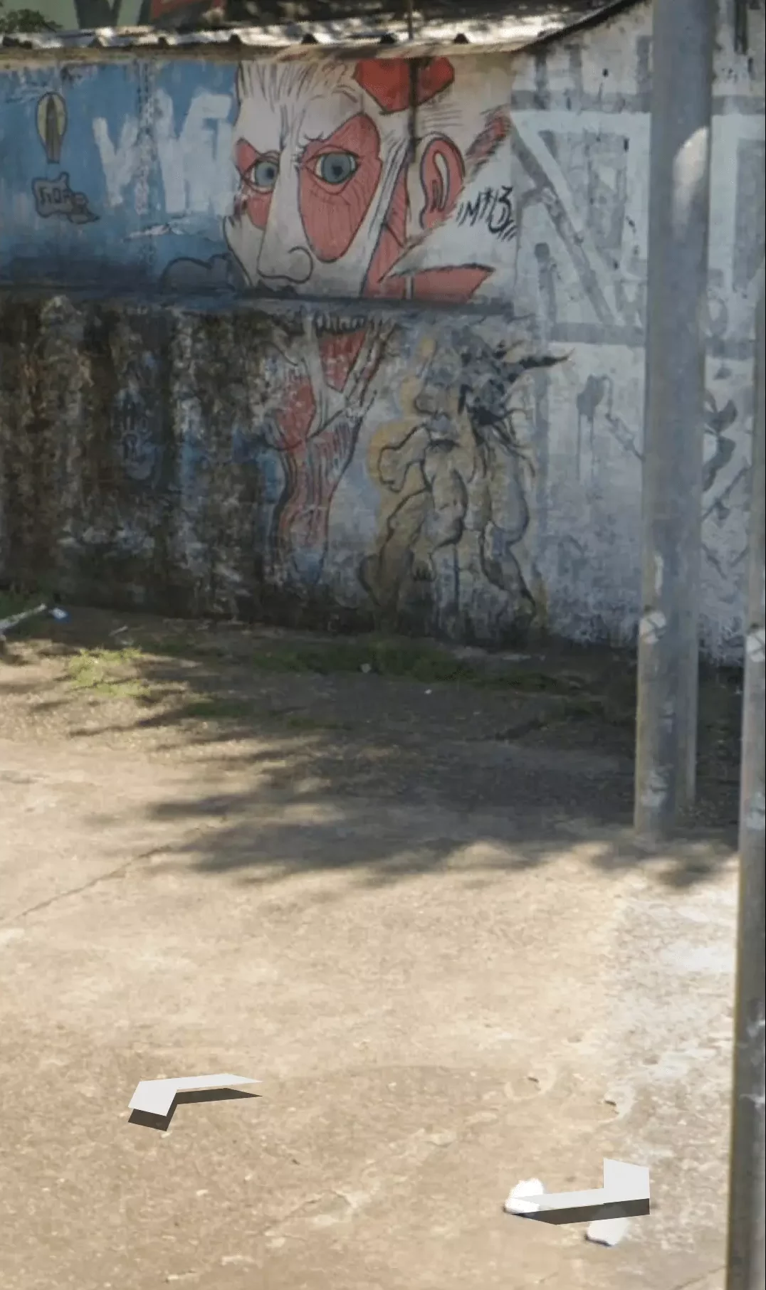 graffiti de titã colossal de shingeki no kyojin em heliópolis