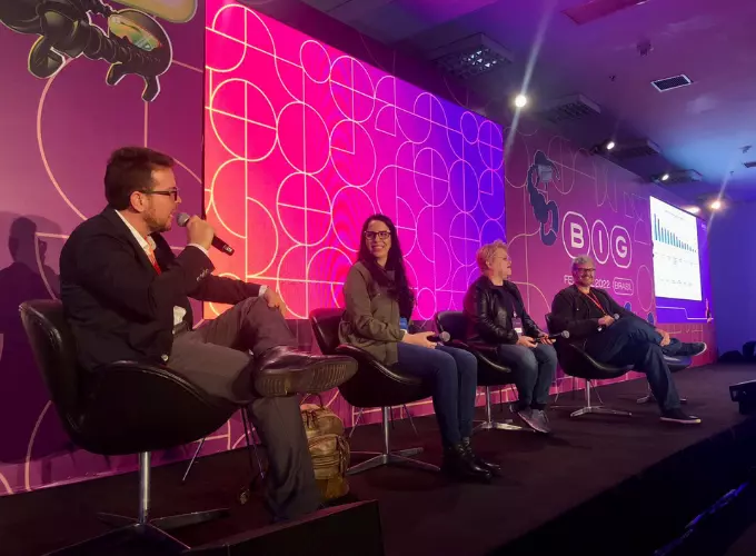 Da esquerda para a direita: Eros Ramos, gestor de projetos setoriais da ApexBrasil; Carolina Caravana, vice-presidente da Abragames; Eliana Russi, diretora de operações da Abragames/Brazil Games, e Rodrigo Terra, presidente da Abragames, durante o anúncio da 1ª Pesquisa Nacional da Indústria de Games, no BIG Festival 2022.