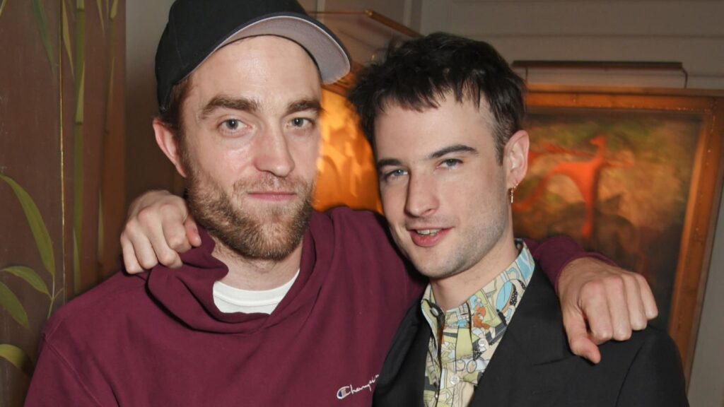 Robert Pattinson e Tom Sturridge são amigos de infância. Imagem: Divulgação