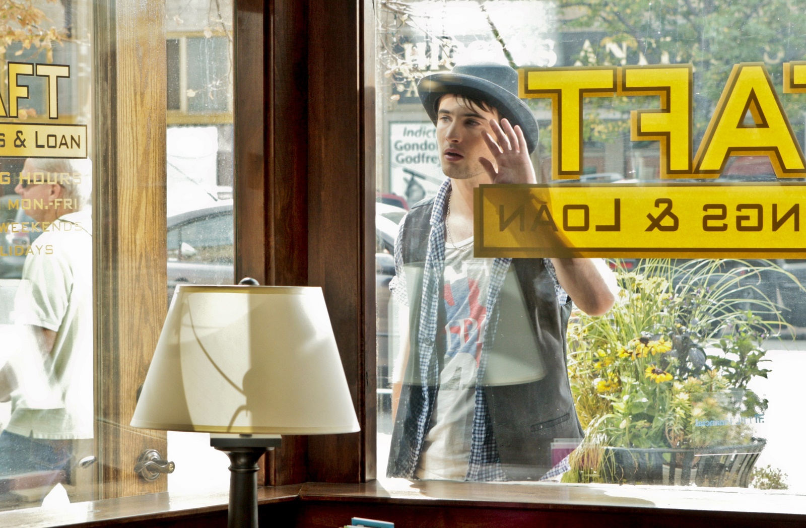 Tom Sturridge em Esperar para Sempre (2010). (Fonte: Adoro Cinema / Copyright capelight pictures)