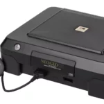 Lista: Todos os consoles Neo Geo Primeira versão do Neo Geo CD com drive de CD de gaveta, lançado apenas no Japão (Fotografia: Evan-Amos)