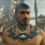 Wakanda Forever: Como a origem de Namor difere da Marvel Comics Tenoch Huerta como Namor (Reprodução: Pantera Negra: Wakanda Forever / Universo Cinematográfico Marvel)