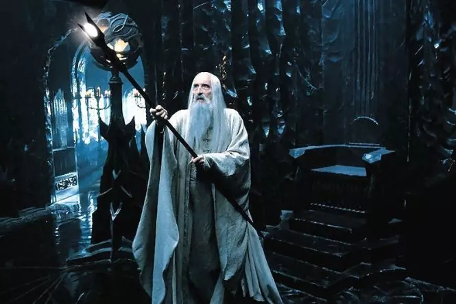 Christopher Lee como Saruman em Senhor dos Anéis