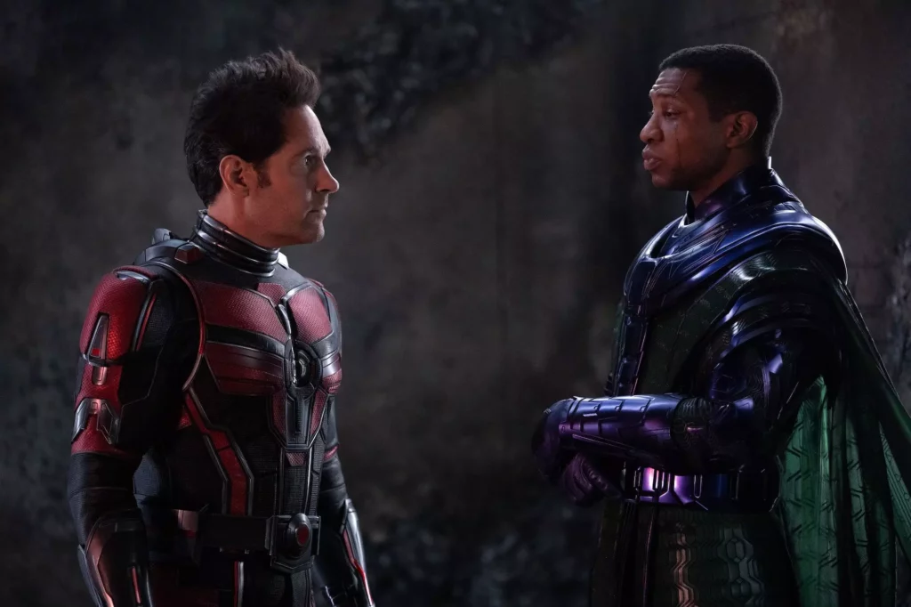 Paul Rudd e Jonathan Majors em Homem-Formiga e a Vespa: Quantumania (Marvel)