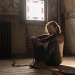 The Last of Us da HBO: Resenha do Episódio 01 “When You’re Lost in the Darkness” Bella Ramsey como Ellie em The Last of Us da HBO