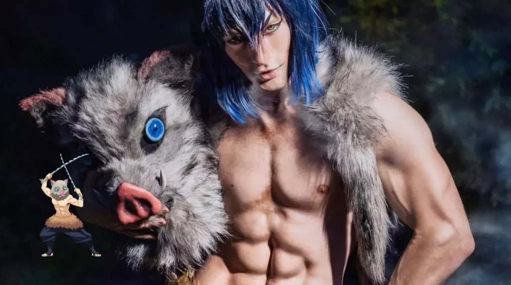 Leon Chiro se transforma em um ousado de Inosuke Hashibira de Demon Slayer (Kimetsu no Yaiba). Foto: Marcella Fava (@marcellafava_photographer)