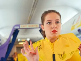 Adele Exarchopoulos interpretando Cassandre, uma jovem aeromoça de uma cia low cost em Bem Vindos a Bordo