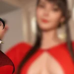 Cosplayer Disharmonica recria versão sensual e natalina de Yor Forger de Spy x Family Disharmonica