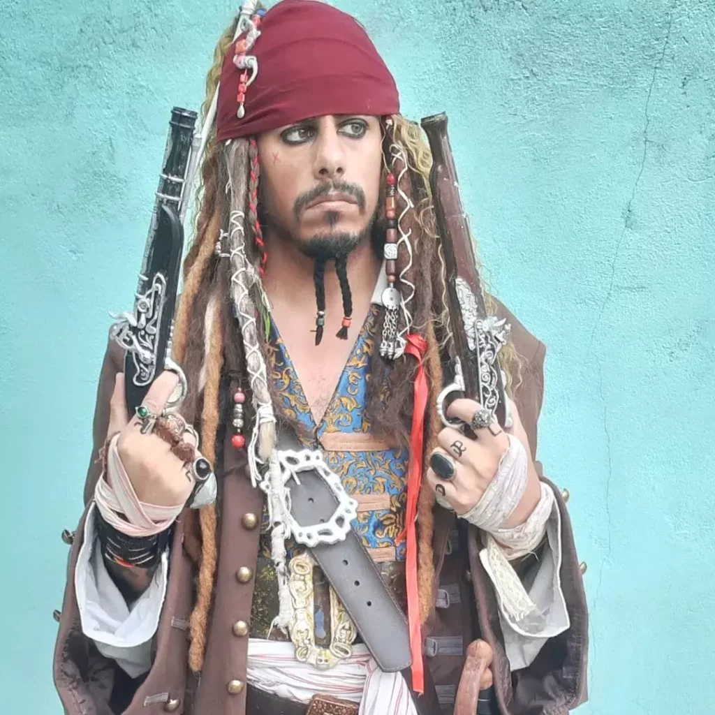Gildecy Rachel surpreende ao encarnar o icônico Jack Sparrow
