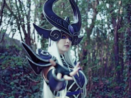 Tayla Barter surpreende com incrível caracterização de Syndra de League of Legends