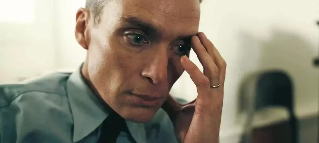 Cillian Murphy como o protagonista Oppenheimer (2023)