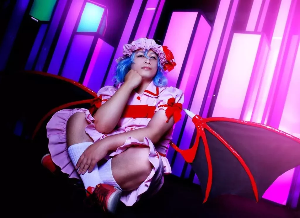 Luska Roxanne impressiona em cosplay de Remilia Scarlet