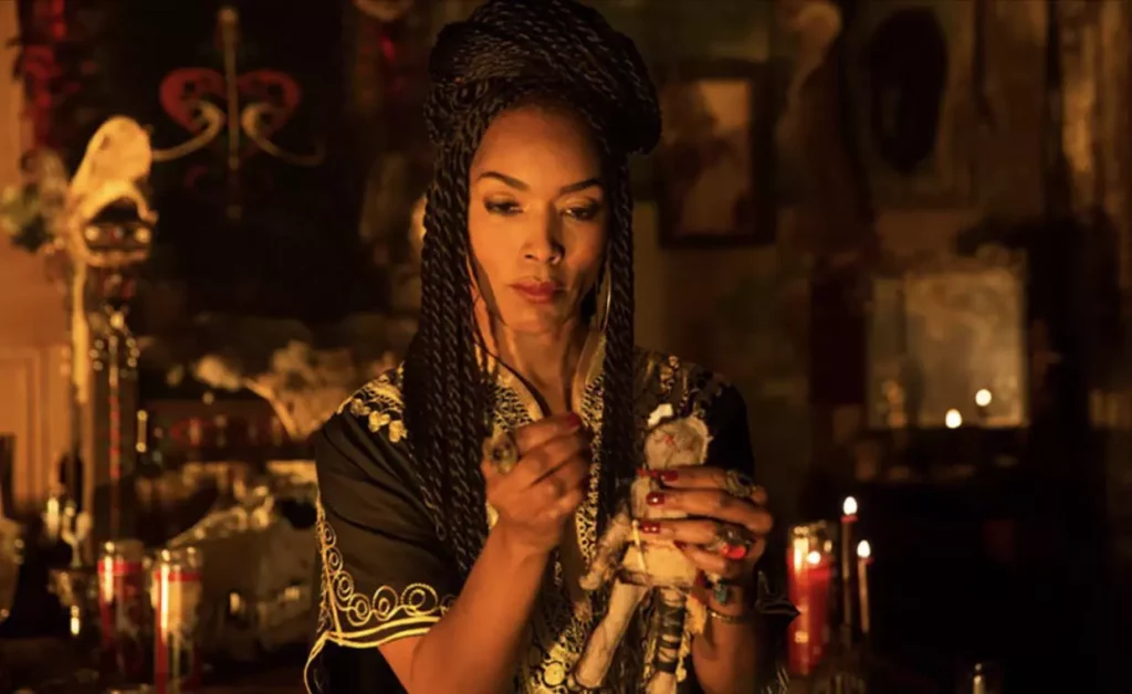 Angela Bassett como Marie Laveau em American Horror Story: Coven