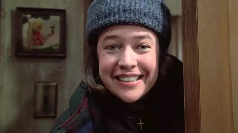 Kathy Bates como Annie em Louca Obsessão