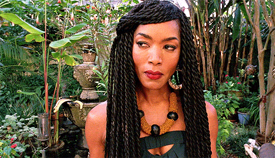 Angela Bassett como Marie Laveau em American Horror Story: Coven