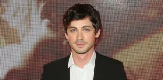 Logan Lerman como Poseidon Deveria ter sido a Escolha Perfeita na Nova Série de Percy Jackson Logan Lerman