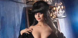 Cosplayer Disharmonica captura a essência de Elvira, a Rainha das Trevas, com perfeição Cosplayer Disharmonica captura a essência de Elvira, a Rainha das Trevas, com perfeição / Reprodução: DeviantArt