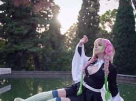 Italiana Artis chama a atenção com cosplay de Mitsuri Kanroji, de Demon Slayer Kimetsu no Yaiba