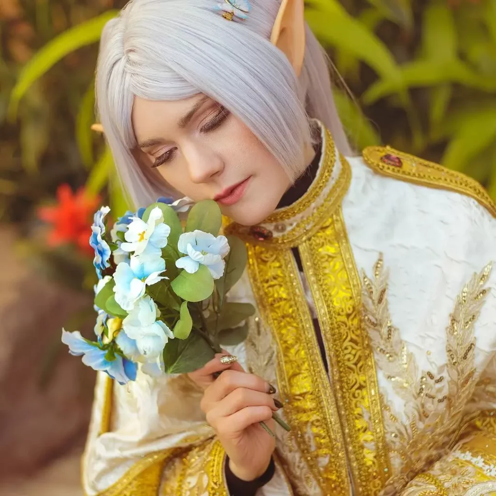 Ace encanta fãs com o cosplay da icônica elfa Frieren