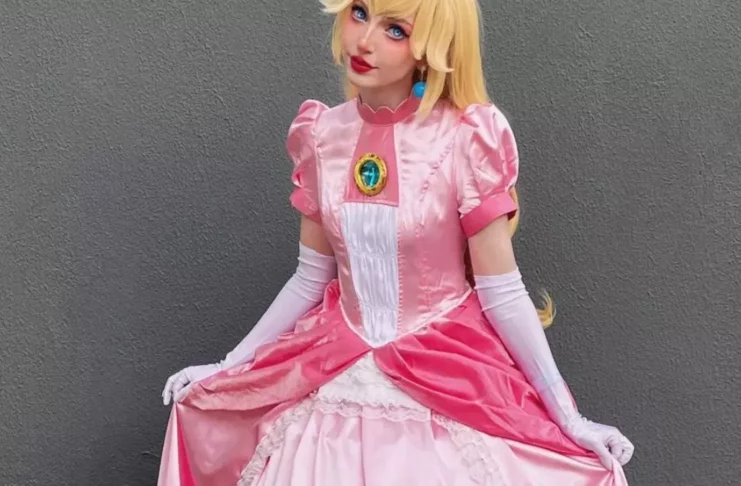 Brasileira Alice Dias faz incrível cosplay de Princesa Peach