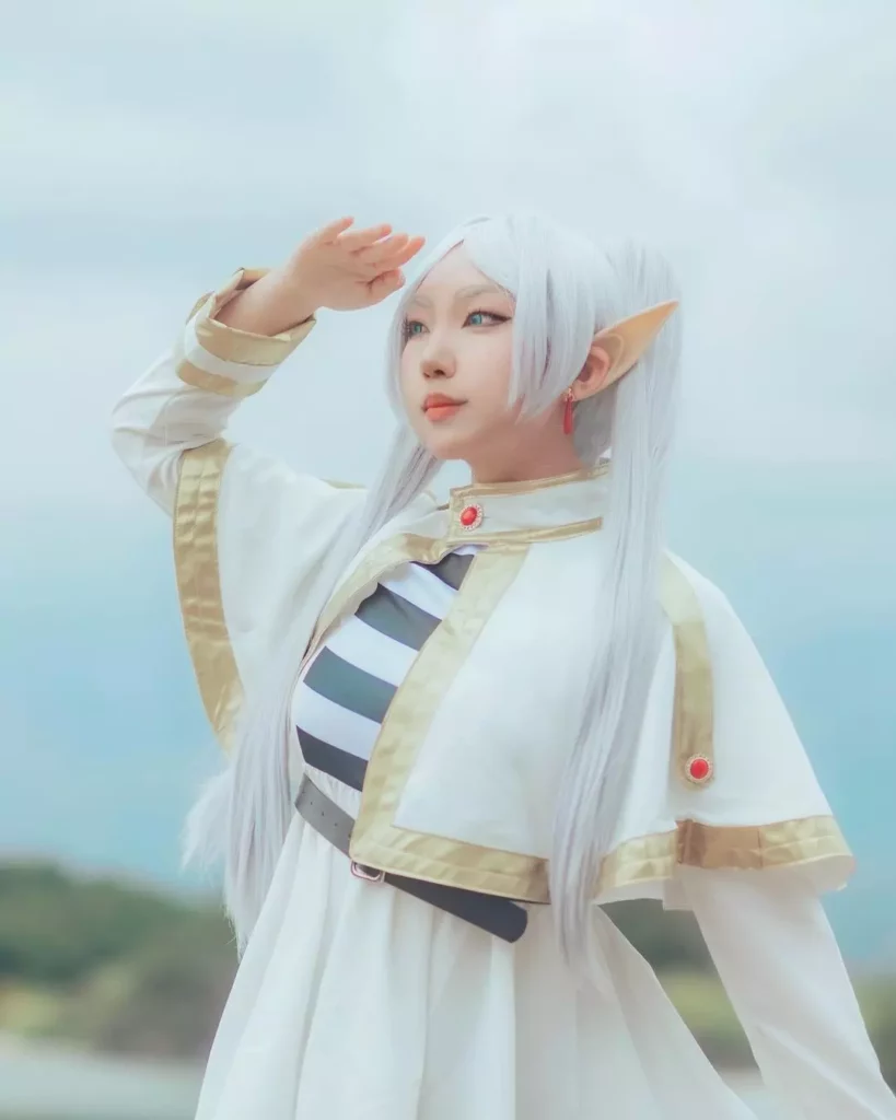 Xin 欣 ☆ encanta fãs com o cosplay de Frieren, protagonista de Frieren e a Jornada para o Além
