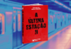 Você precisa ler A Última Estação, obra original brasileira criada por Rodolfo Bezerra e Diego Betioli capa de a ultima estação ii, vermelha com letras pretas, e nome dos autores e da editora em branco. a imagem da capa está aplicada em um fundo desfocado de uma foto do metrô de são paulo