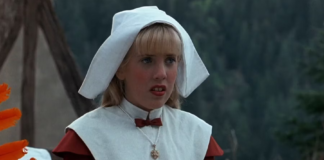 Amanda Buckman, de Família Addams, seria perfeita para a 2ª Temporada de Wandinha Mercedes McNab como a personagem Amanda Buckman, em Família Addams 2 (1993)