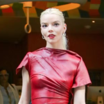 Tudo sobre a atriz Anya Taylor-Joy, protagonista de Furiosa: Uma Saga Mad Max (2024) Anya Taylor-Joy — Foto: Backgrid/The Grosby Group