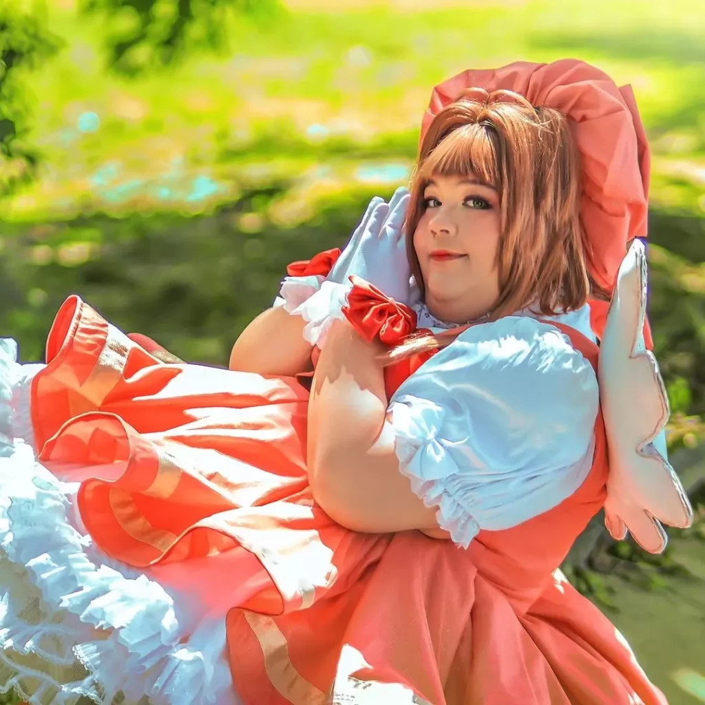 Debi Impressiona com Cosplay de Sakura, de Sakura Card Captors
