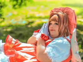 Debi Impressiona com Cosplay de Sakura, de Sakura Card Captors