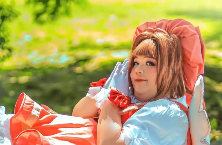 Debi Impressiona com Cosplay de Sakura, de Sakura Card Captors