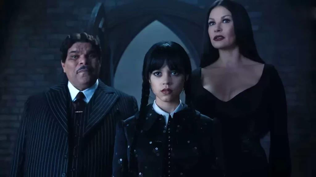 Como exatamente que a Família Addams ficou tão rica?