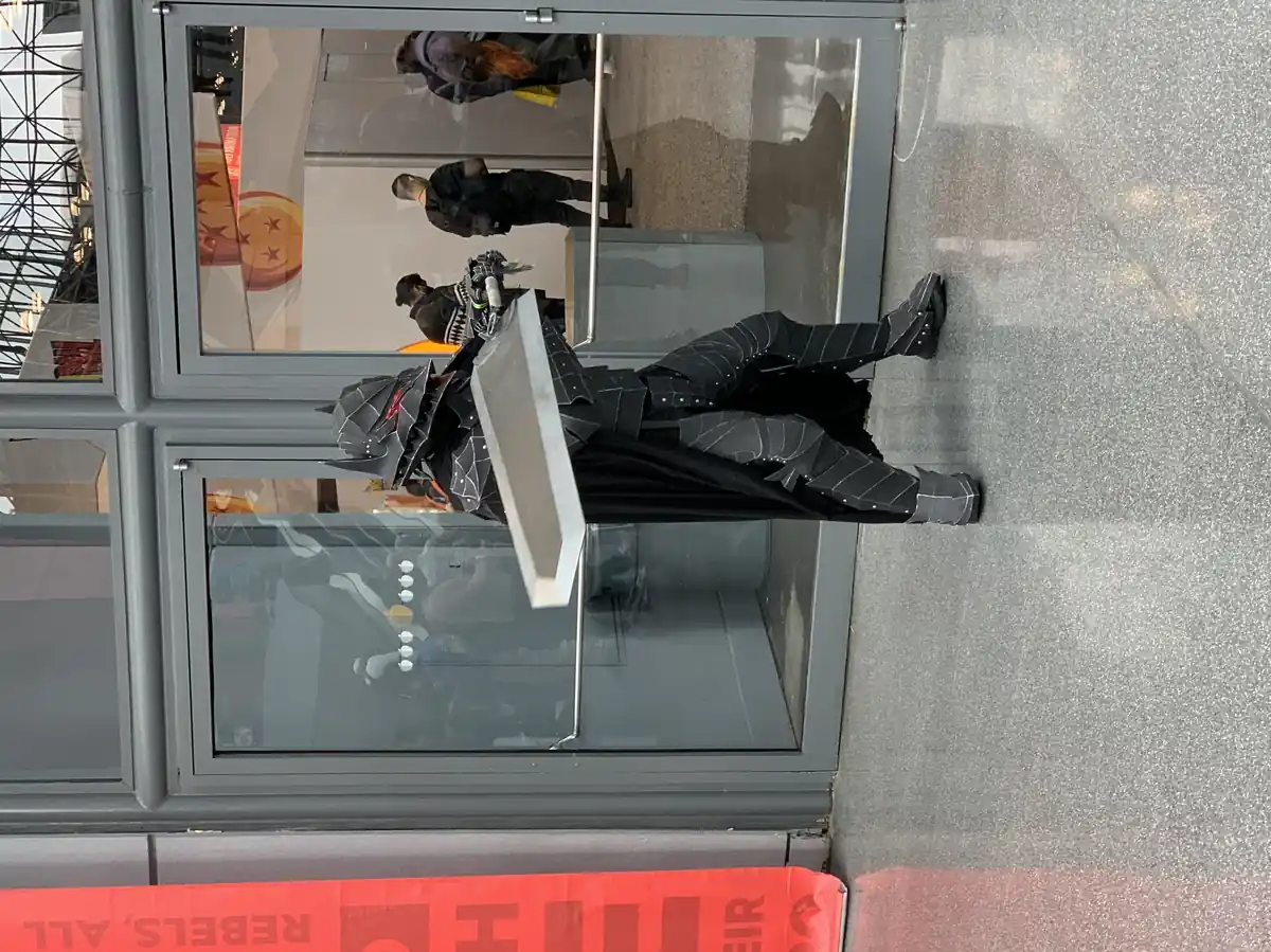 Cosplay de Guts com a Matadora de Dragoes, protagonista de Berserk