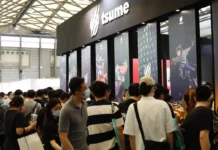 Figures de resina exclusivas: os studios e ateliês que transformam personagens em arte figures de resina: estande da Tsume lotado de colecionadores na Wonder Festival Xangai 2021