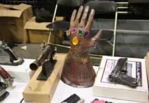 Joias do Infinito: o que cada uma faz e em que filme aparece Replica da Manopla do Infinito com as seis Joias do Infinito encaixadas