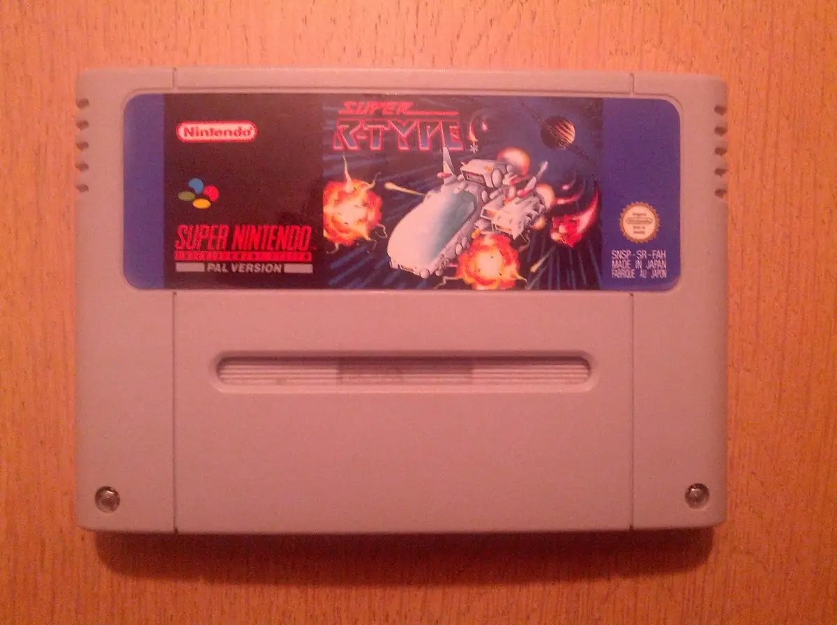 Gameplay de Super R-Type no Super Nintendo